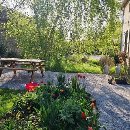 Chambres Et Gite Dans Un Lieu Calme Et Champetre Gourge Les Grippeaux Proche Parthenay Exterior photo
