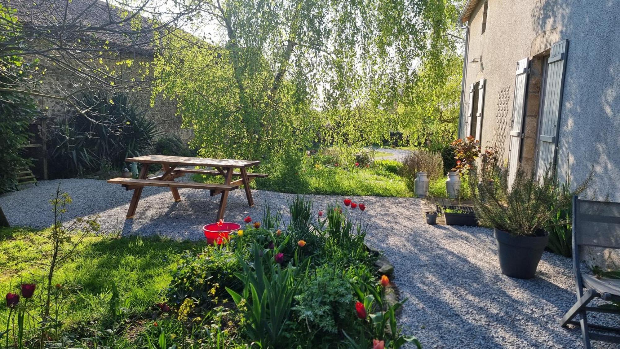Chambres Et Gite Dans Un Lieu Calme Et Champetre Gourge Les Grippeaux Proche Parthenay Exterior photo